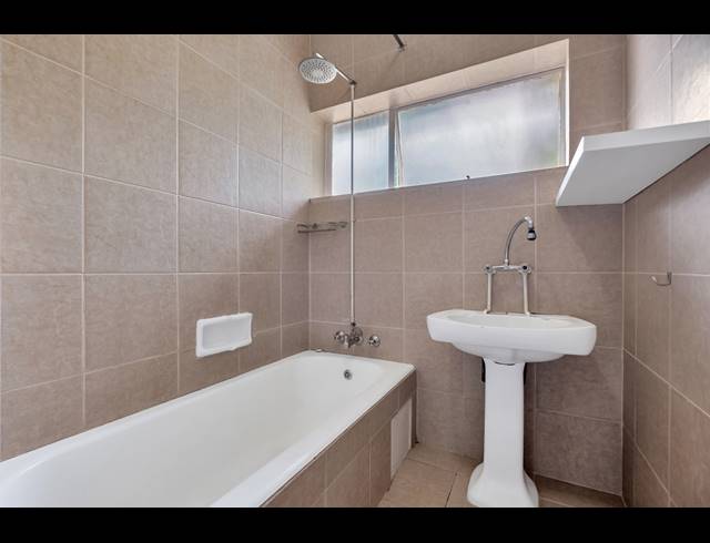 1.5 BEDROOM APARTMENT FOR SALE IN SANDOWN